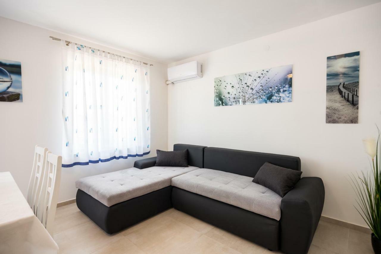 Apartments Dora วานตาชิชี ภายนอก รูปภาพ
